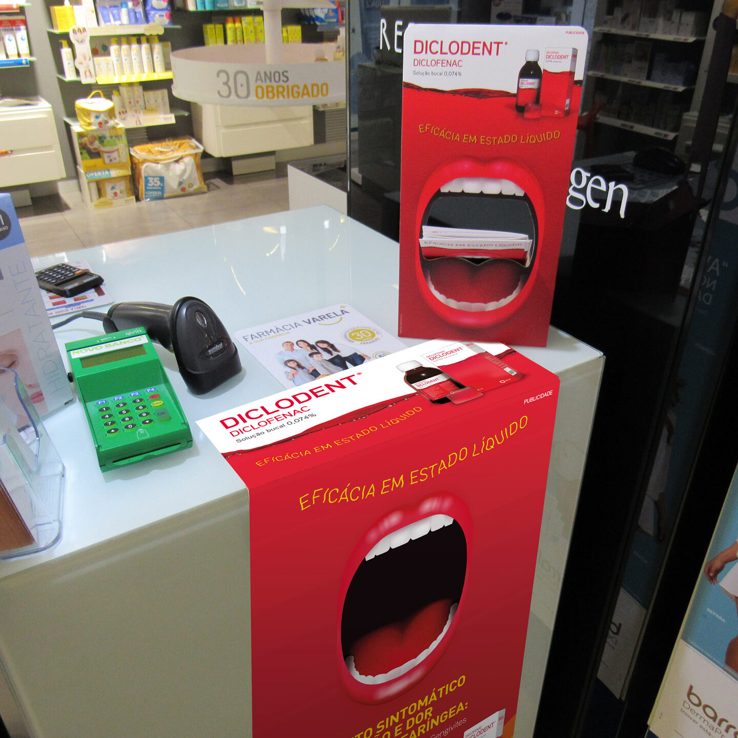 diclodent-cartaz-balcao-e-porta-flyer